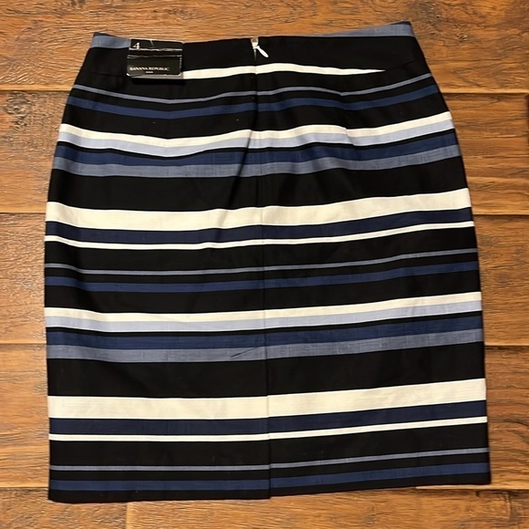 NEW Banana Republic Skirt - Size 4 - Picture 5 of 6
